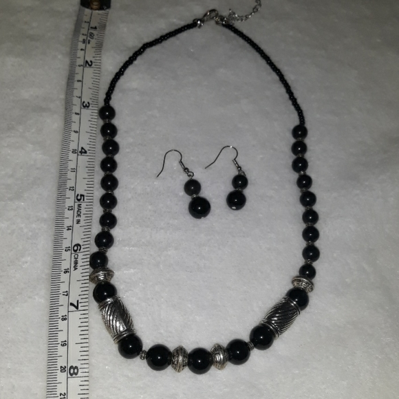 Black stone and silver accent necklace & earrings - Picture 6 of 9